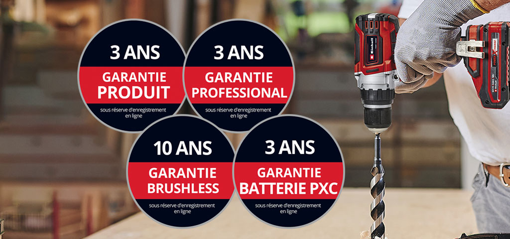 Ci, vous pouvez voir un homme dans un atelier utilisant une perceuse Einhell. De plus, les icônes des différents types d'extension de garantie ont été placées sur l'image. Les extensions de garantie suivantes sont possibles : ‘Garantie produit’, ‘Professional Garantie’, ‘Brushless Garantie’ et ‘Garantie batterie’.