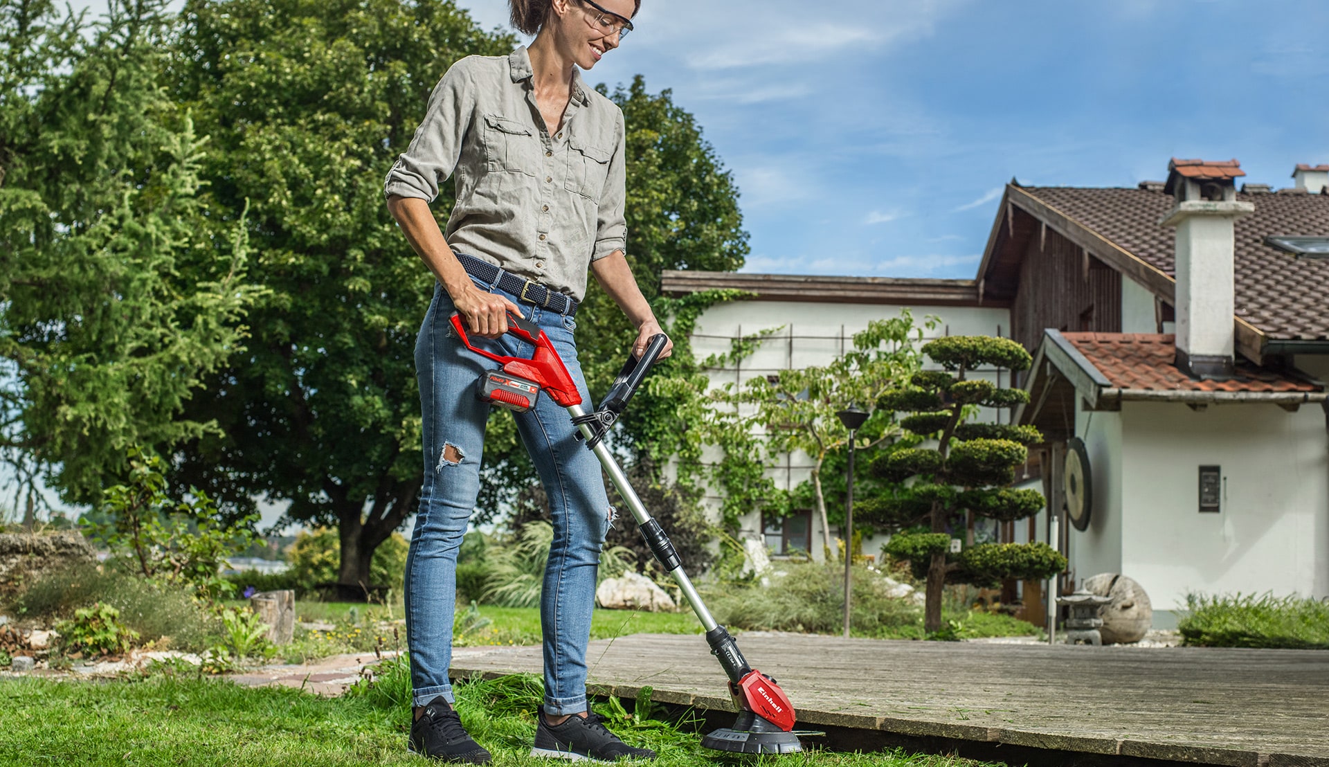 Coupe bordure electrique adaptable sur brosse rotative pour terrasse