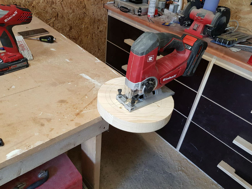 Sanding a wooden panel with an Einhell cordless sander