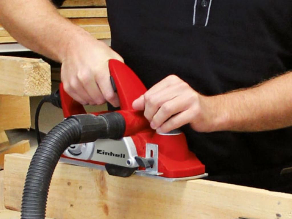 electric planer in use