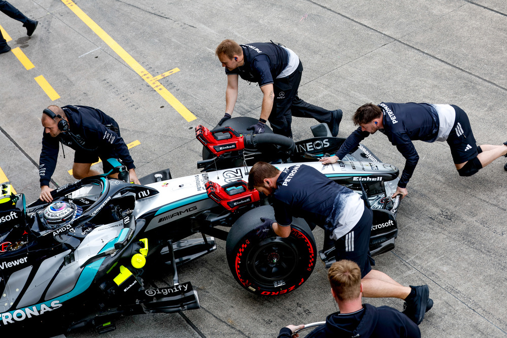 Mercedes pit crew changing tires during race