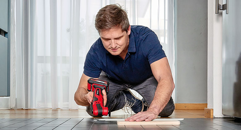 A man using the multifunctional tool.